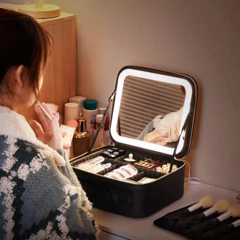 MakeUpBag™ | The makeup bag including LED mirror for every occasion!